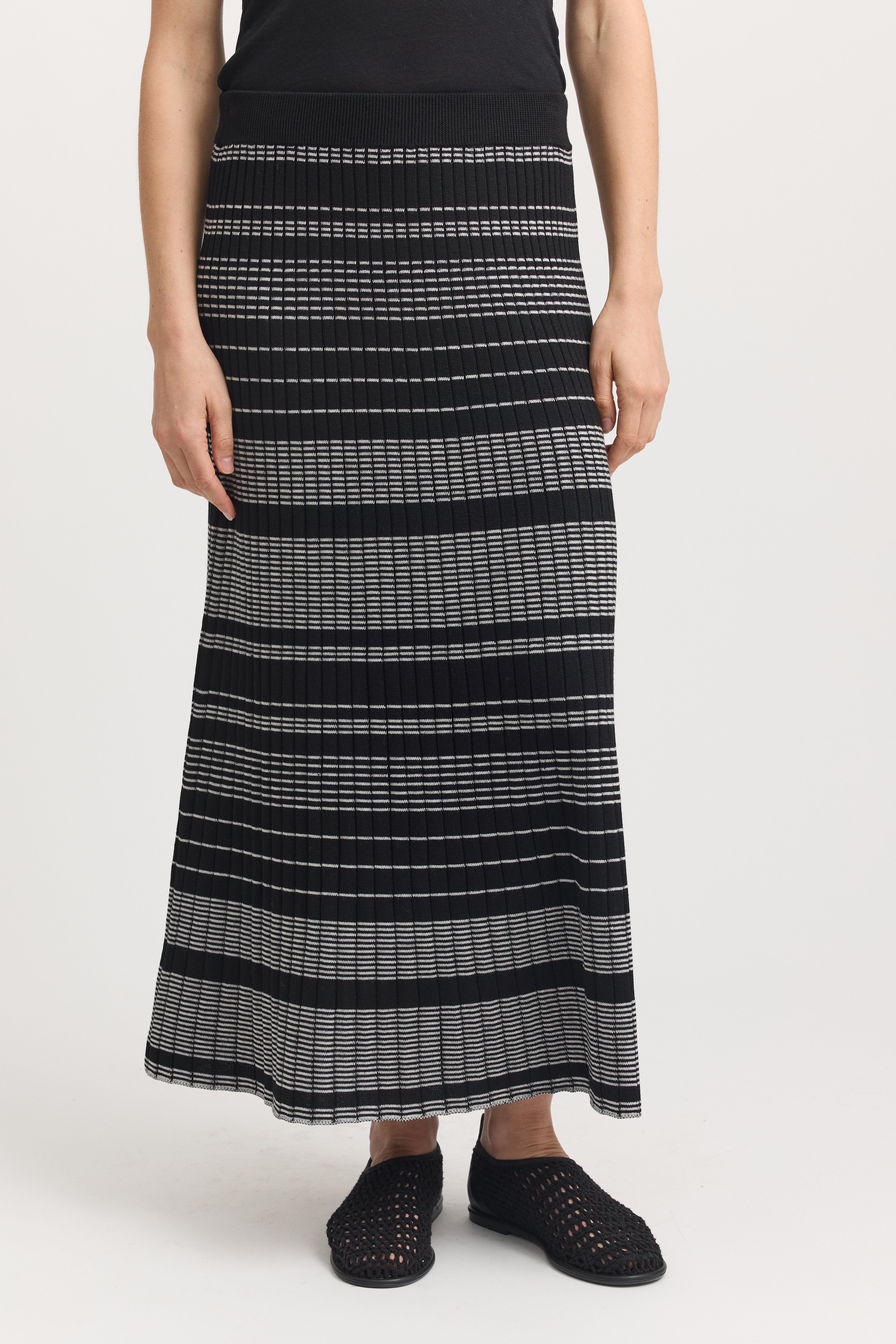 Our model is wearing a size 8. Total length for size 8 is 80cm. Add 0.5cm for each size. The hemline cannot be altered.