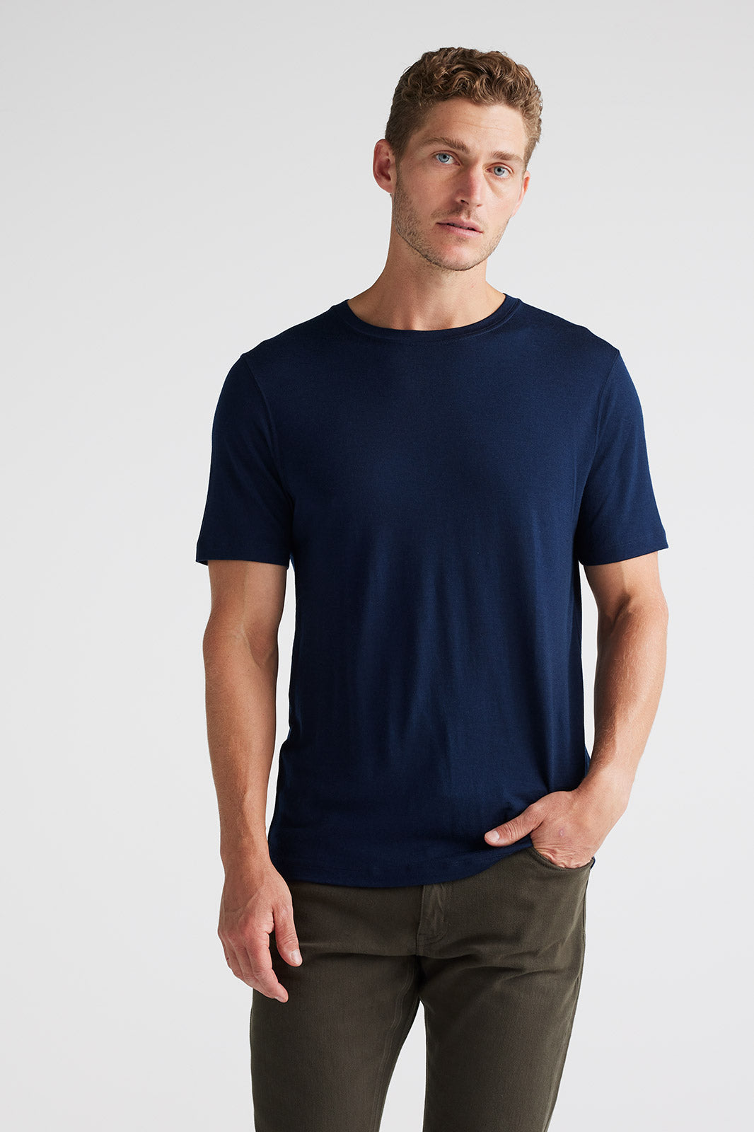 Model is 188cm tall and wears a size M.
