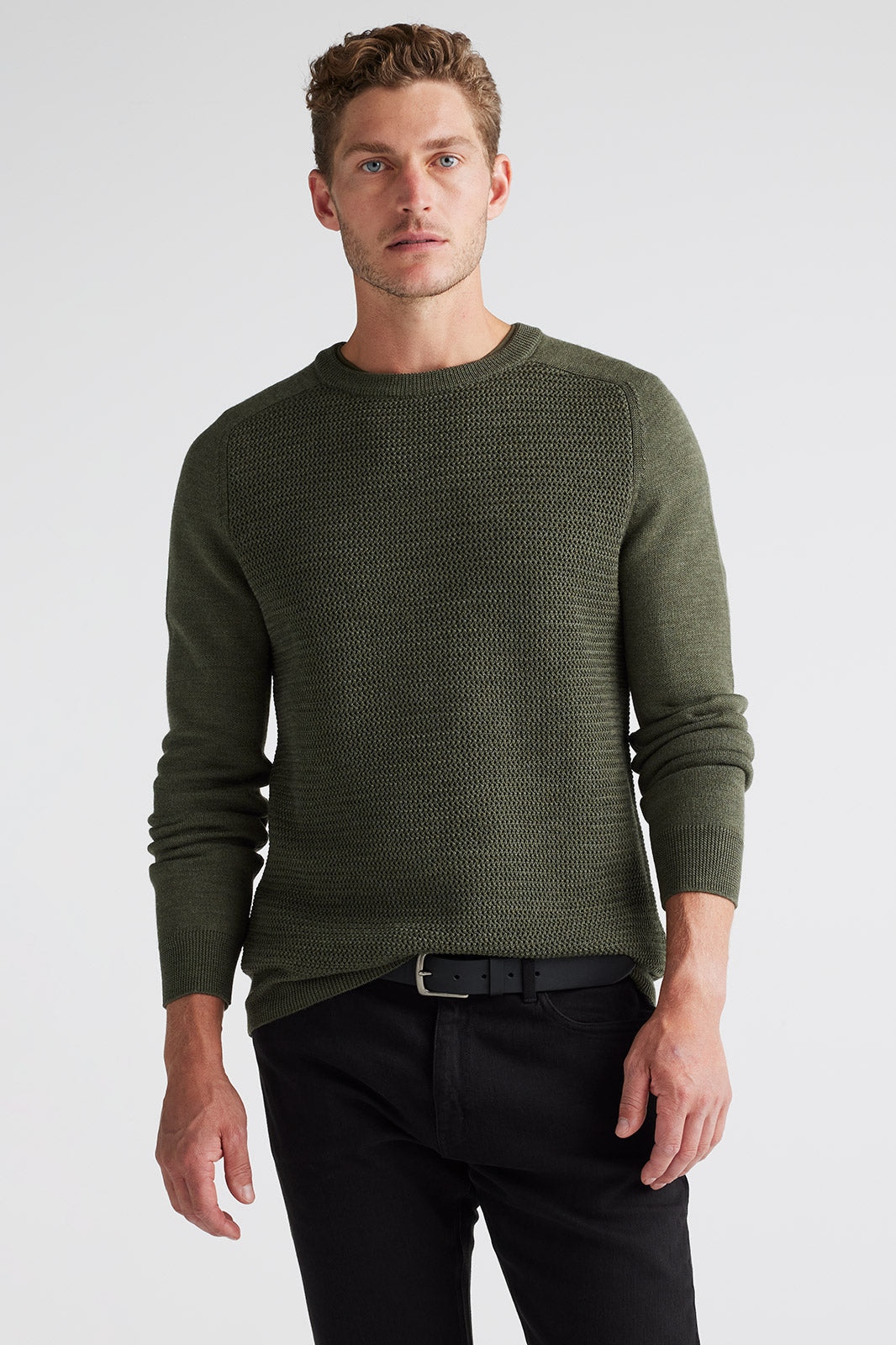 Model height is 188cm, wearing size Medium.