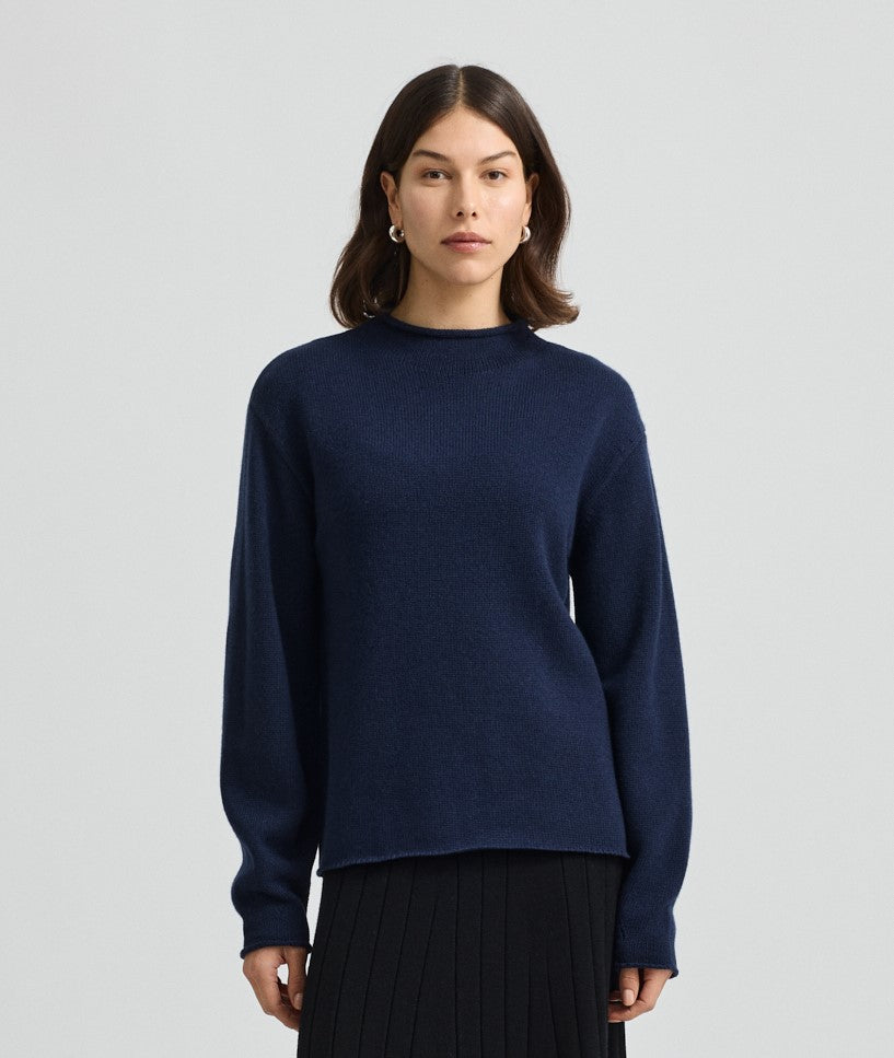Our model is wearing a size 8. Garment Length for size 8 is 58 cm. Add 1cm for each size.