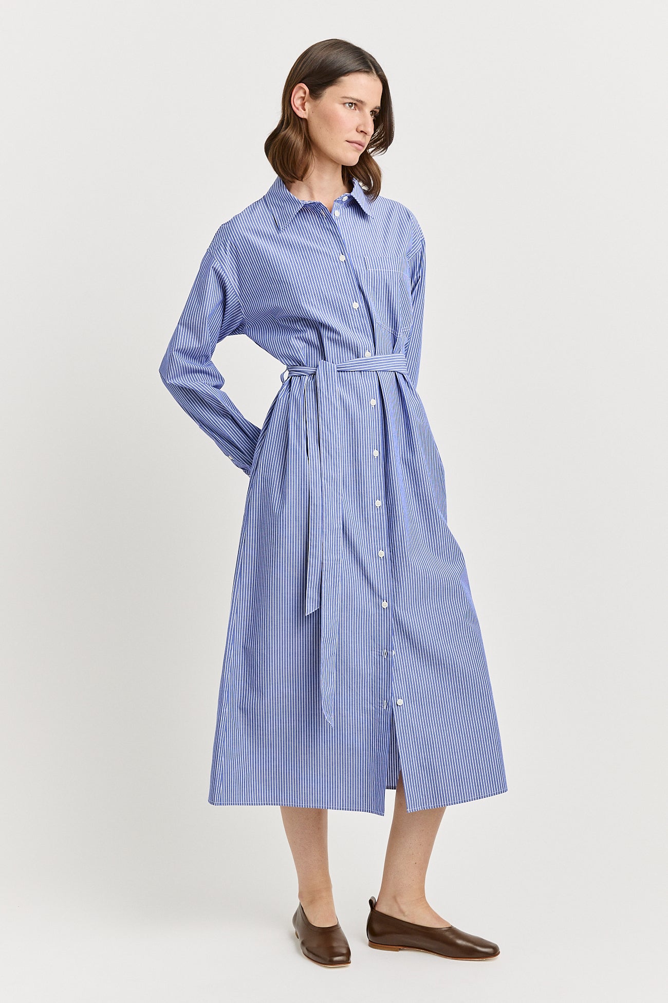 Our model is wearing a size 8. Garment Length for size 8 is 124cm. Add 1cm for each size.